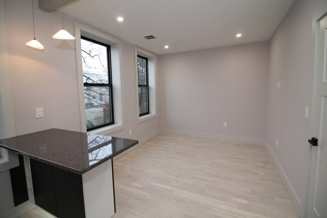 Building Photo - 21 65th St