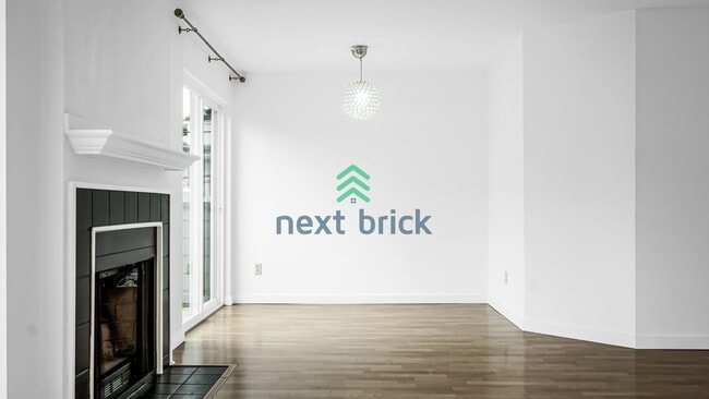 Building Photo - Exceptional 2Bed/2 Bath Uptown/Queen Anne condominium.