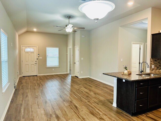 Foto del edificio - 1512 Dansby St