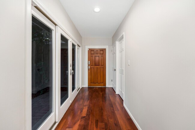 Building Photo - 8490 Cole Crest Dr