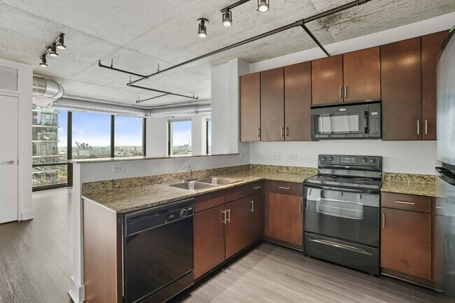 Building Photo - 910 S Clark St