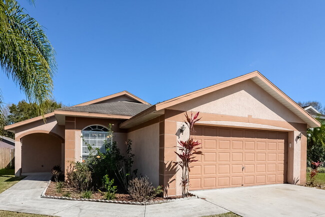 Building Photo - 535 Royal Ridge St