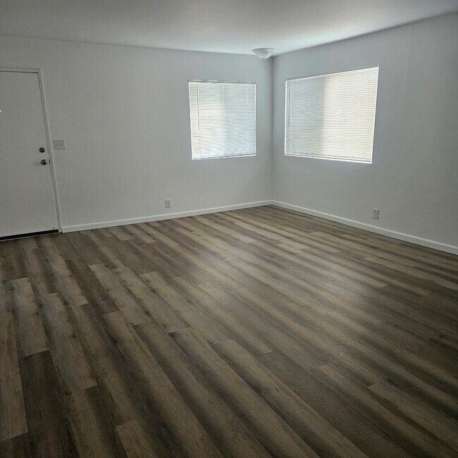 Foto del edificio - 5916 Stockdale Hwy