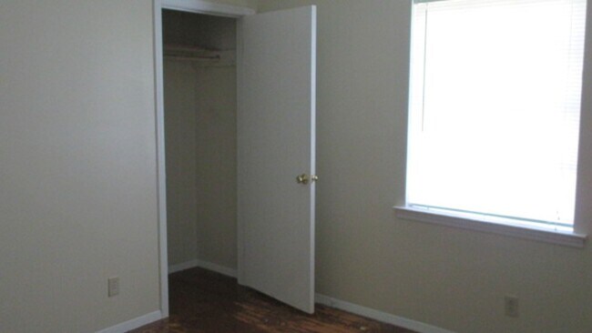 Foto del edificio - 4372 Deerland St