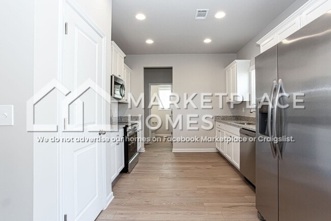 Building Photo - 240 W L Miller Dr