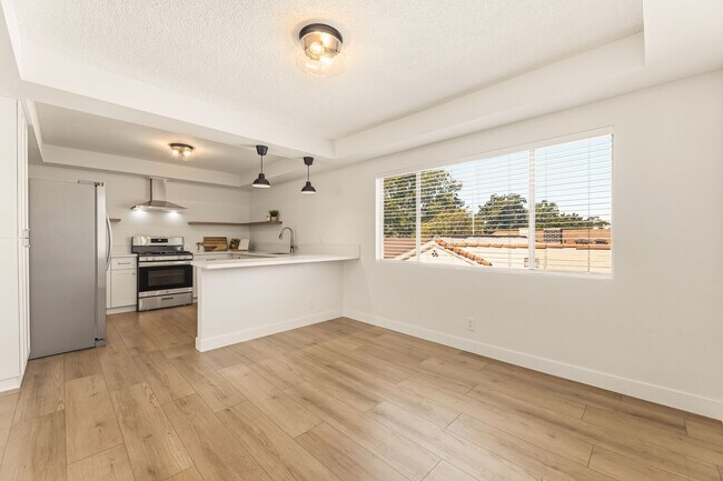 Foto del edificio - 100 N El Molino St