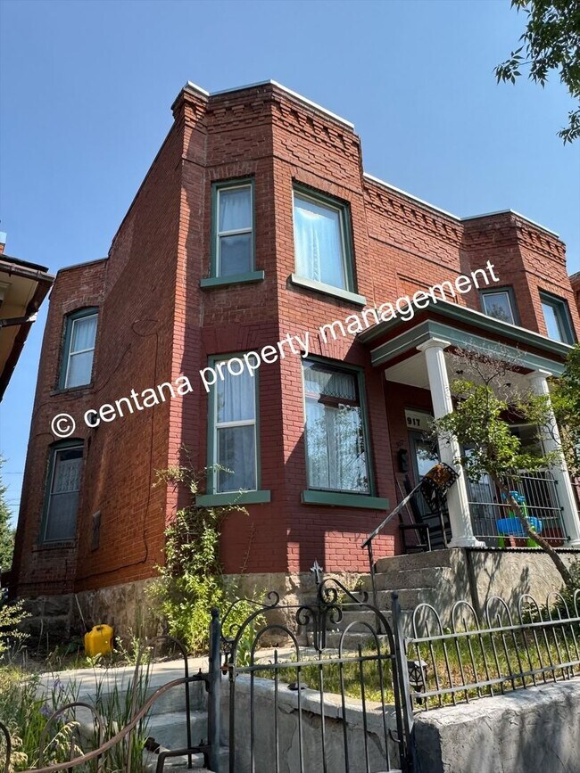 Building Photo - 915-917 W Silver St