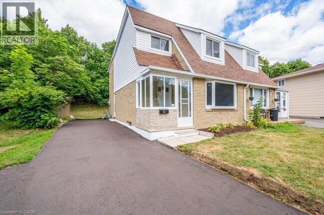 Building Photo - 62 Pepperwood Crescent