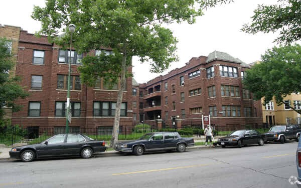 Building Photo - 6612-6622 N Ashland Ave