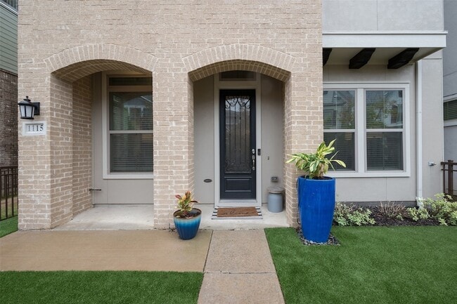 Photo - 1115 Manacor Ln House