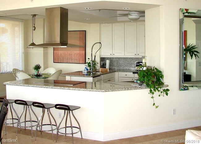 Foto del edificio - 13627 Deering Bay Dr