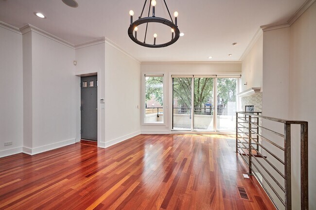 Foto del edificio - 1360 W Hubbard St