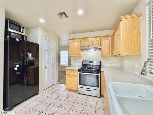 Building Photo - 8632 Shady Pines Dr