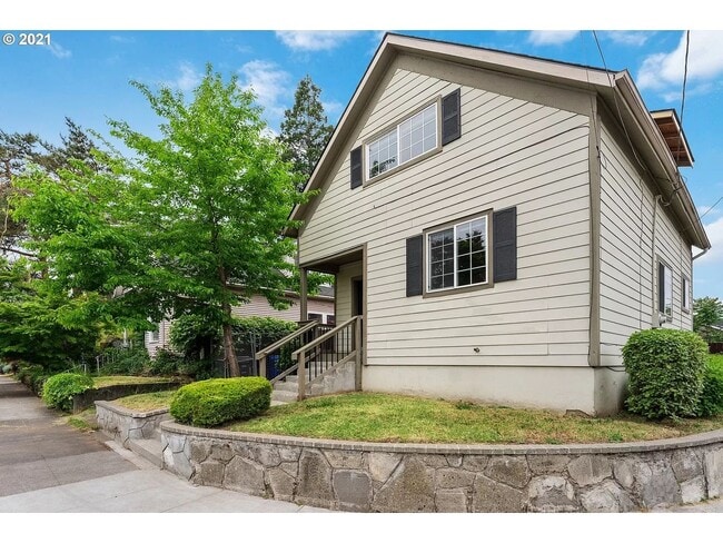 Building Photo - $2945/mo - 3 Bed/2 Bath Updated Home in the Heart of the Alberta Arts District!