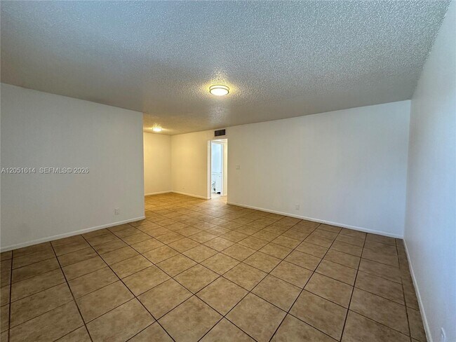 Building Photo - 1400 NE 56th St