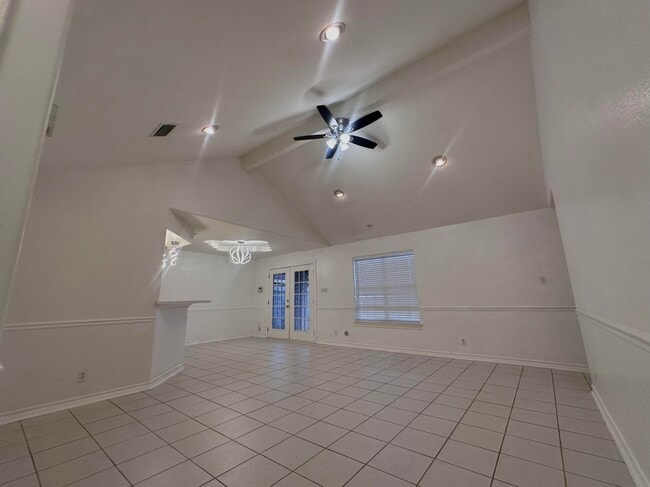 Building Photo - 1014 Sapphire St