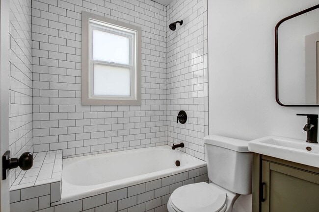 Foto del edificio - Beautiful 1 Bed / 1 Bath Apartment in the ...