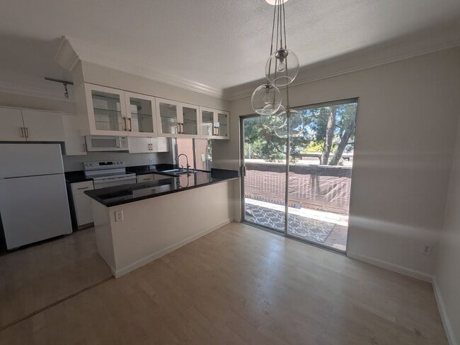 Building Photo - 7930 Mission Center Ct
