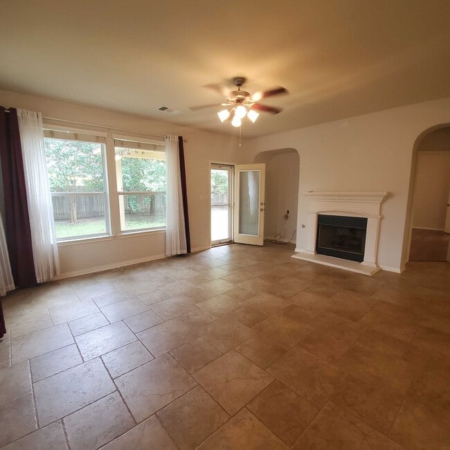 Building Photo - Elegant 4-Bedroom Family Haven with Premiu...