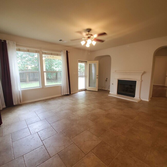Foto del edificio - Elegant 4-Bedroom Family Haven with Premiu...