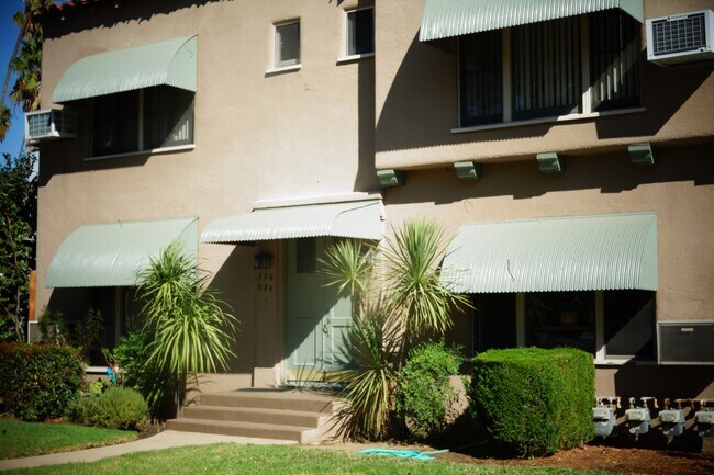 Building Photo - 572 N El Molino Ave