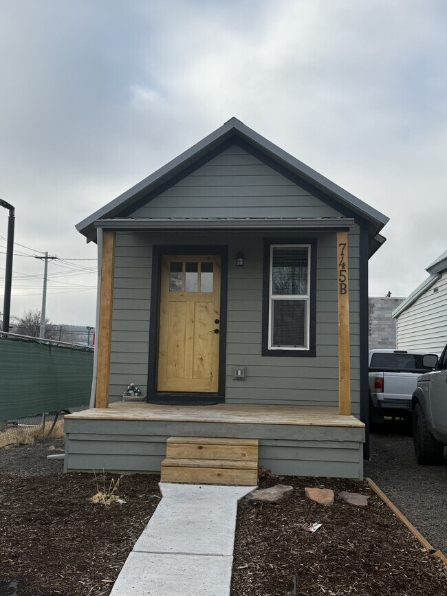 Foto del edificio - 745 NE Belknap St