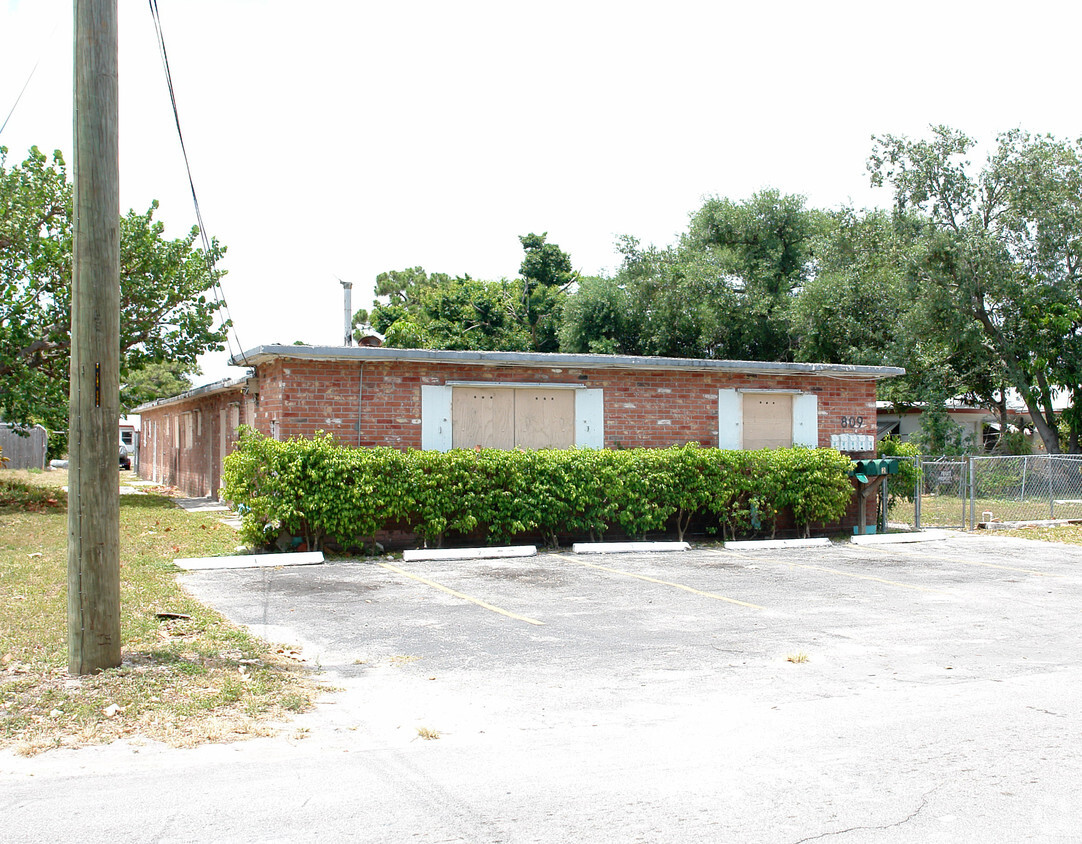 Building Photo - 809 NW 15th Ave