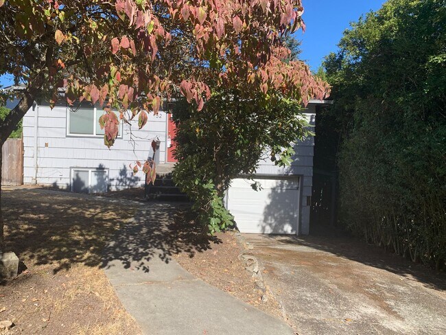 Building Photo - Short Term lease 3 Bedroom 2 Bathroom Home...
