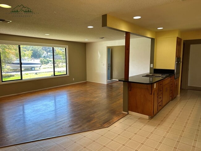 Building Photo - 4 Bedroom Home in Hayden Bridge Area w/ La...