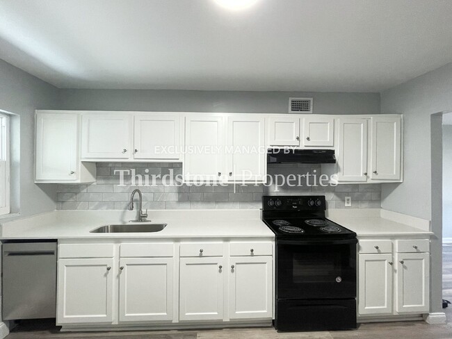 Foto del edificio - 726 Shearer Ave