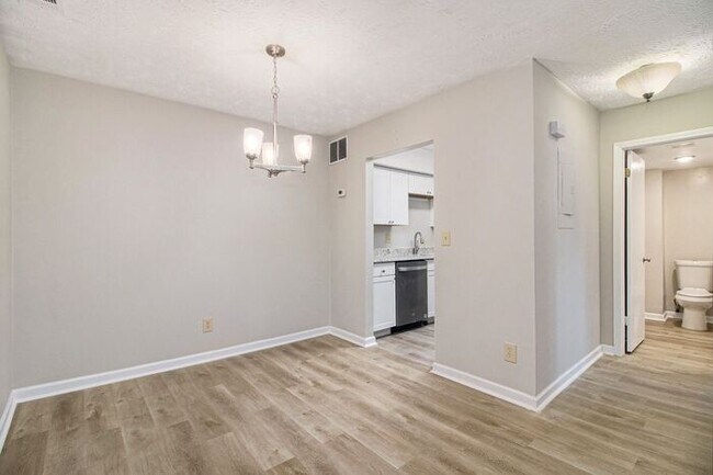 Foto del edificio - Fully Renovated 3BR/2BA Condo in Decatur!
