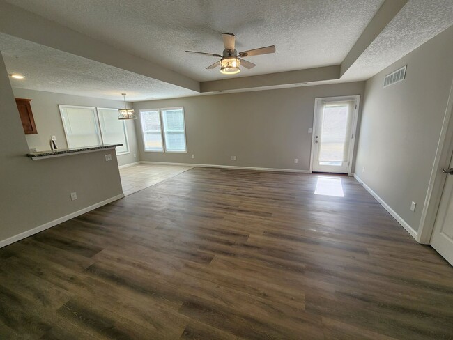 Building Photo - 7110 SW Greenview Dr