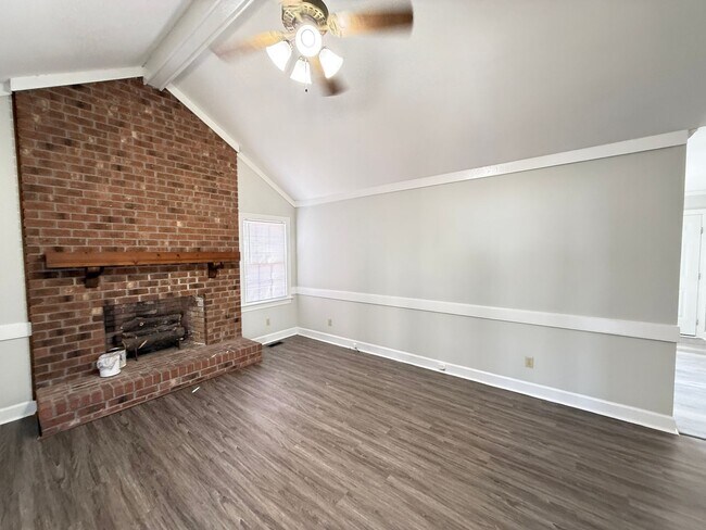 Foto del edificio - 1136 Beechwood Dr