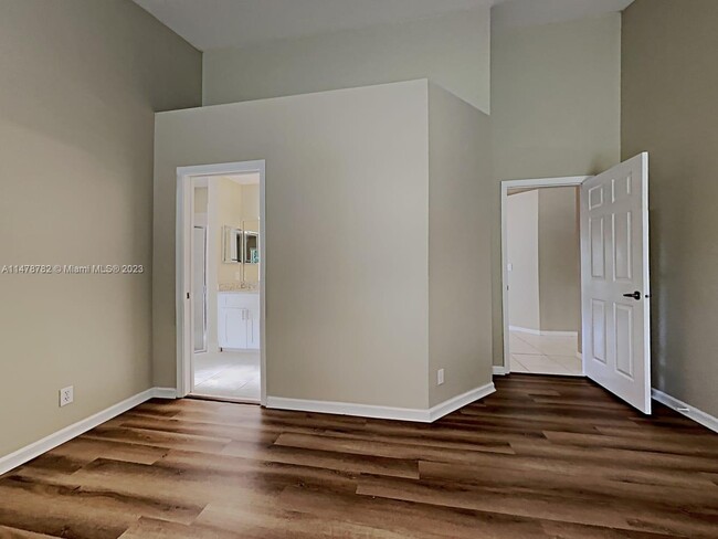 Building Photo - 6736 Blue Bay Cir