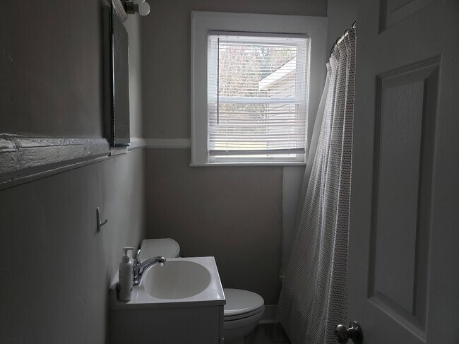 Foto del edificio - 12 Eastlan Dr