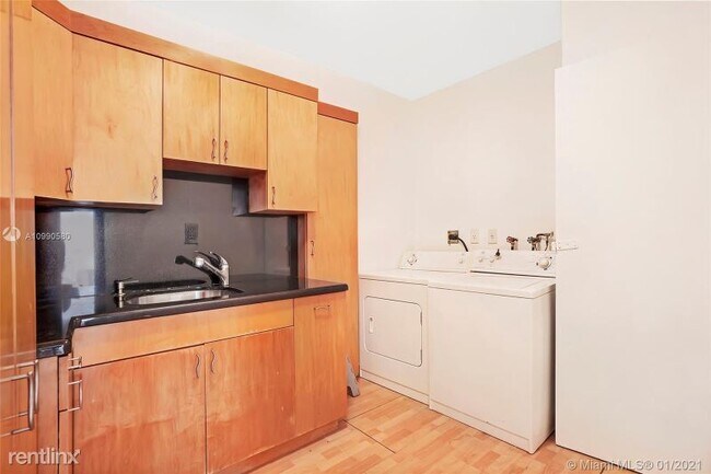 Building Photo - 4 br, 3 bath House - 8150 W Old Cutler Rd
