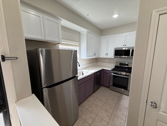 Foto del edificio - 2-Bedroom Martinez Townhome Near The Village Oaks Shopping Plaza