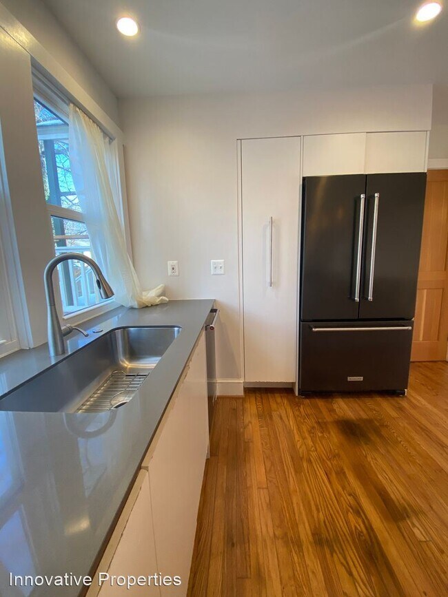 Building Photo - 4 br, 2 bath House - 915 Jackson Street