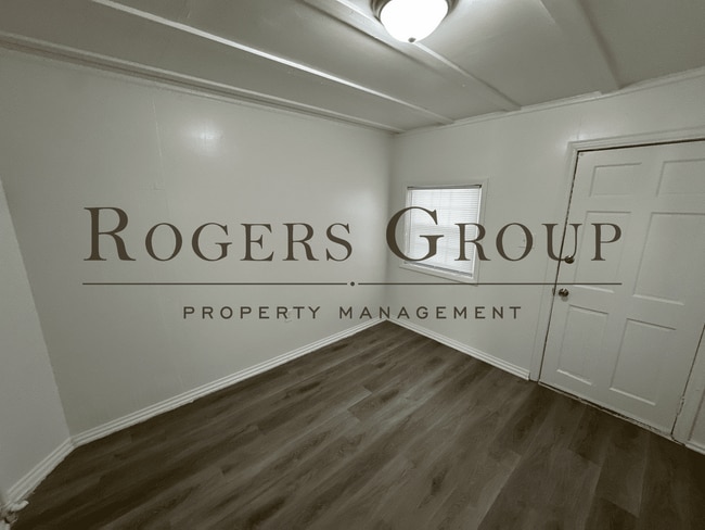 Building Photo - #450 - 914-916 Water St Duplex