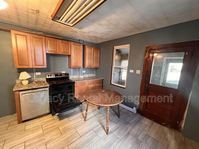 Foto del edificio - 323 Maple St