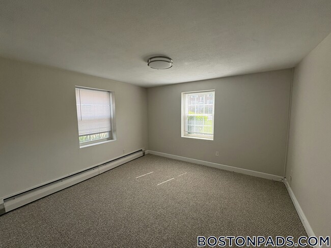 Building Photo - 12 Totman Dr