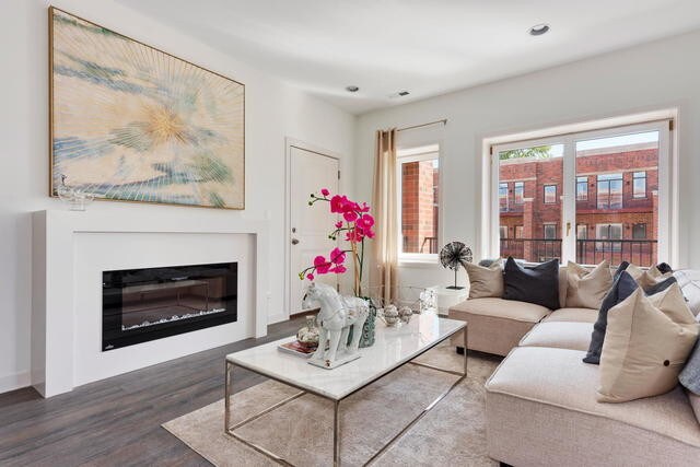 Foto del edificio - 8465 W Grand Ave