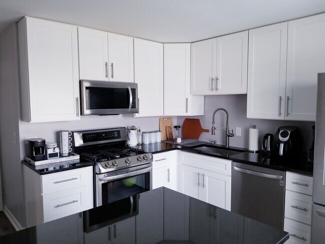 Building Photo - 2043 Windemere Cir