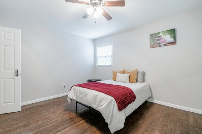 Building Photo - 3883 Adamsville Dr SW