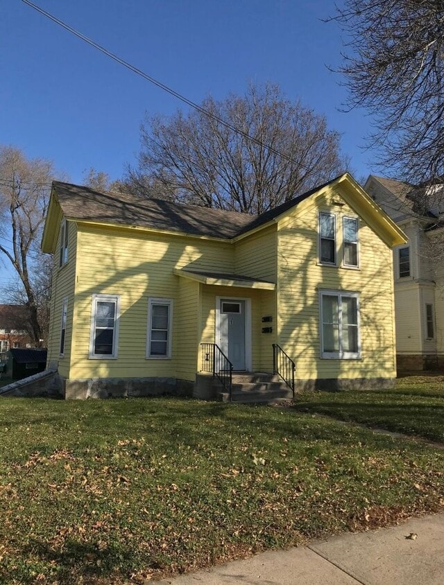 Primary Photo - 318 E Walnut St