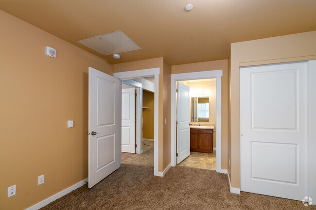 2BR, 2BA - 1040SF - Bedroom - Basalt Ridge Apartments