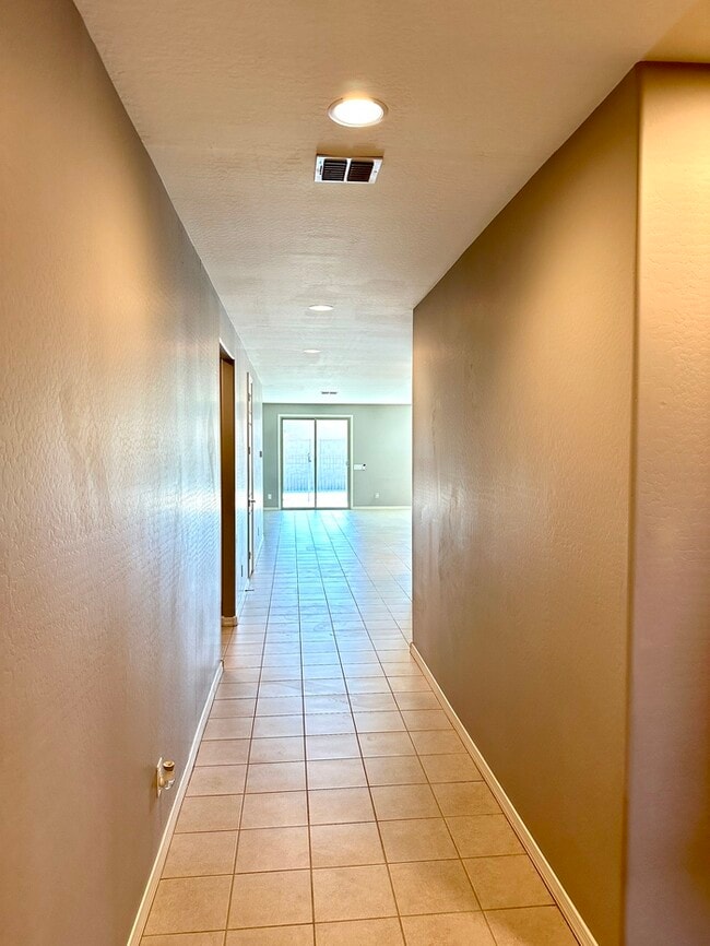 Building Photo - Amazing Santolina at South Mountain execut...