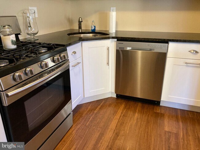 Foto del edificio - 149 Meadowbrook Ln