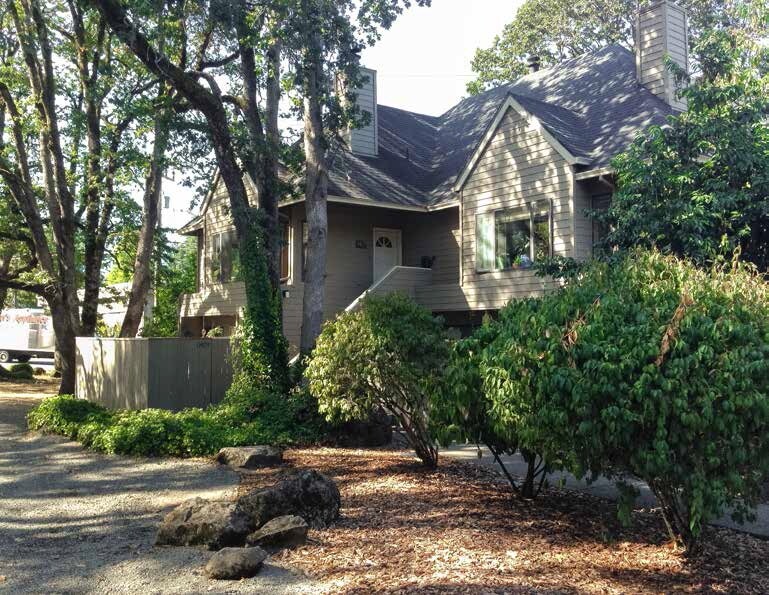 Primary Photo - Oswego Oaks