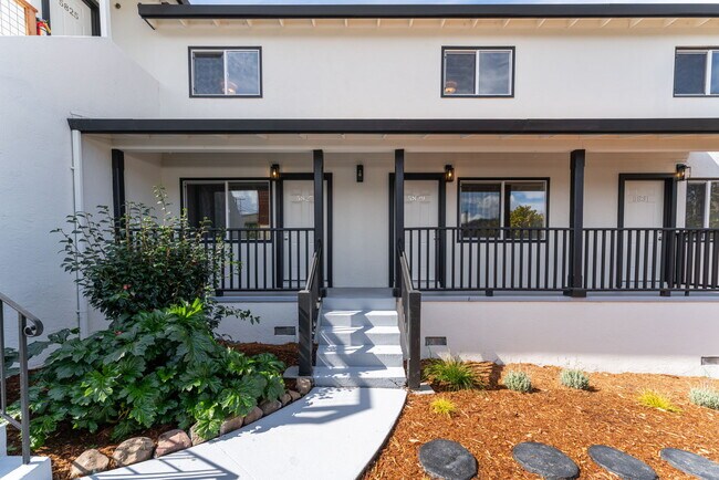 Building Photo - 5825 Bayview Ave